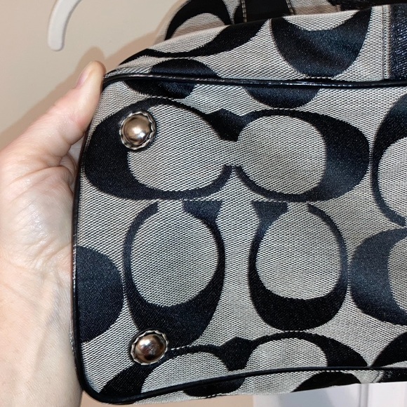 Gorgeous Coach Bag - Picture 3 of 16